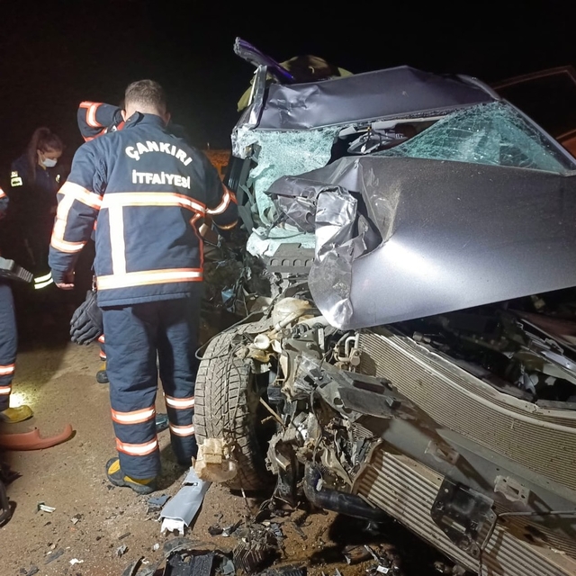 Çankırı'da tankere çarpan otomobildeki 1 kişi öldü, 2 kişi yaralandı