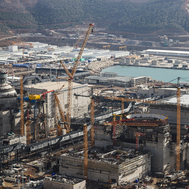 Akkuyu Nükleer Güç Santrali'nde ikinci reaktörün nükleer yakıtı sahaya ulaş...