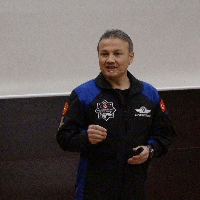 Alper Gezeravcı, Çanakkale'de öğrencilerle buluştu