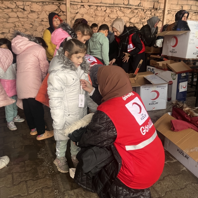 Türk Kızılay Osmangazi gönüllülerinden taşradaki okullara destek