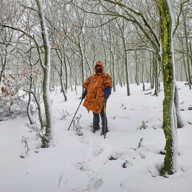 Çanlı dağcılar, karla örtülü Karadağ'ın zirvesine tırmandı