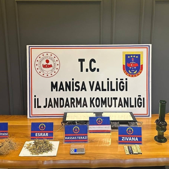 Manisa'da evinde iklimlendirme sistemiyle kenevir yetiştiren zanlı yakaland...