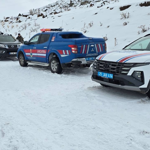 Erzurum'da yılbaşı denetimleri kapsamında 1497 jandarma personeli görev yap...