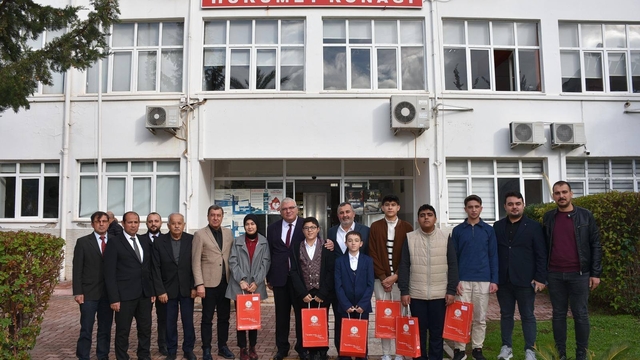 Kumluca'da din eğitimi alanındaki yarışmalarda başarılı olan öğrenciler ödüllendirildi