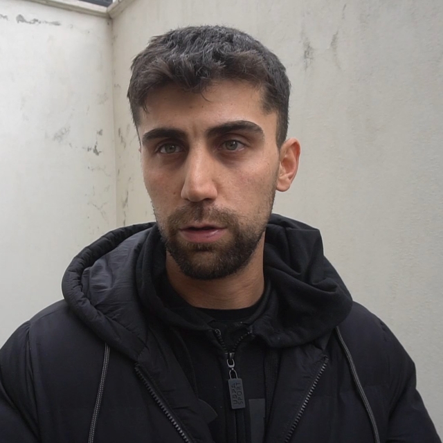 Köpeklerden kaçarken kullandığı motosiklet, kamyonete çarptı; kurtarılamadı...