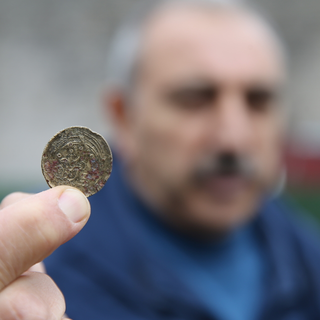 Diyarbakır'da Amida Höyük'teki kazılarda Cumhuriyet'in ilk yıllarında basıl...