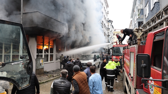 Artvin'de depoda çıkan yangın hasara neden oldu