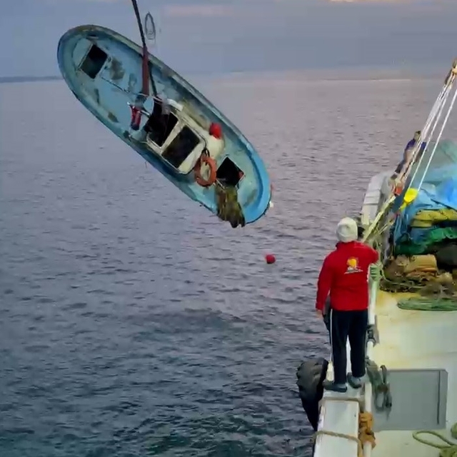Samsun'da kayıp balıkçı aranıyor; tekne denizden çıkarıldı (2)