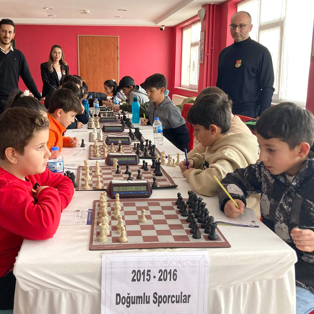 Kars'ta Sarıkamış şehitleri anısına satranç turnuvası düzenlendi