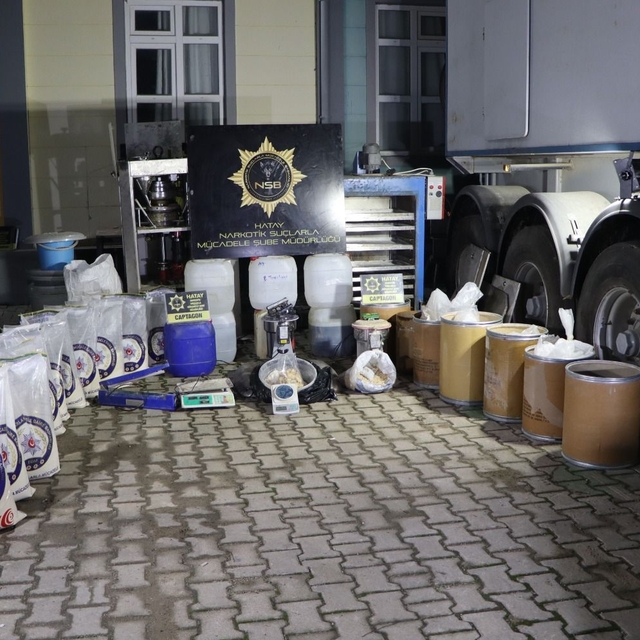 Hatay'da bir evi uyuşturucu imalathanesine çeviren 4 şüpheli tutuklandı