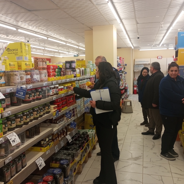 Sivrice'de gıda satışı yapılan işletmelerde denetim yapıldı