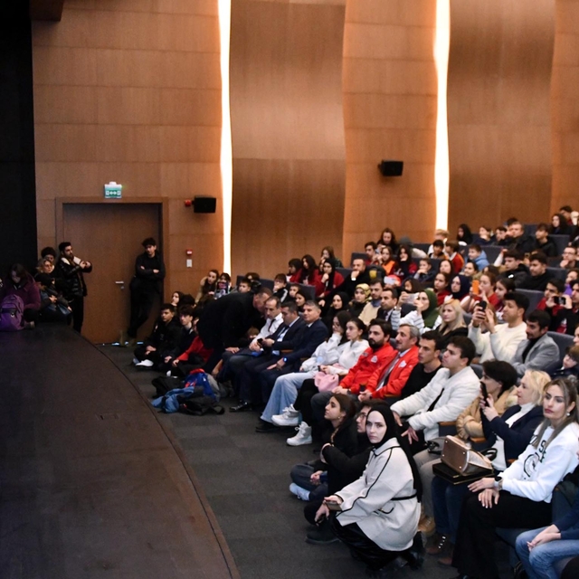 Alper Gezeravcı, Çanakkale'de öğrencilerle buluştu(2)