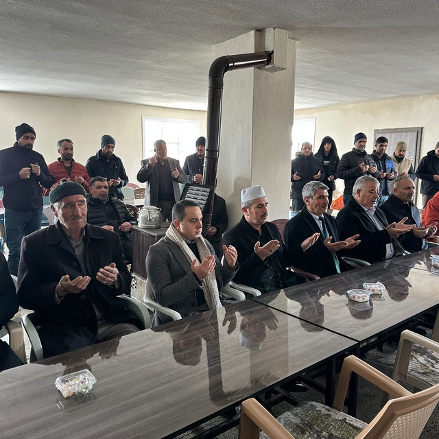 Kaymakam Aydoğan, çığda hayatını kaybeden Kurt'un taziyesine katıldı