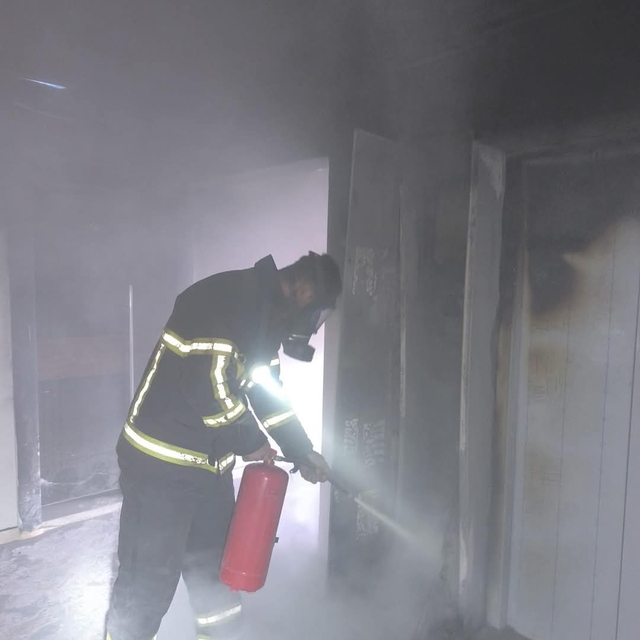 Hatay'da bir apartmanın asansöründe çıkan yangın hasara neden oldu