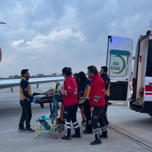Van'da 2 hasta, ambulans uçakla İstanbul'a sevk edildi