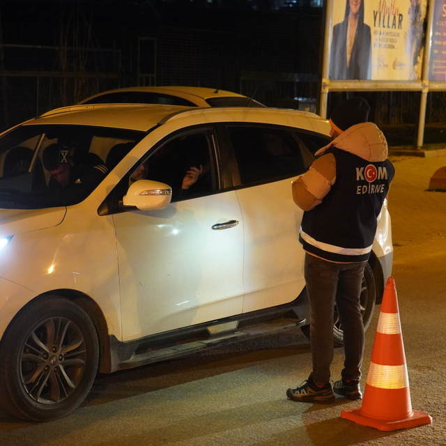 Edirne'de polis ekipleri yılbaşı öncesi asayiş uygulaması yaptı