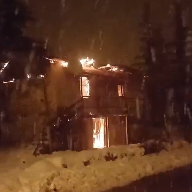 Yayla evi yangında kullanılamaz hale geldi