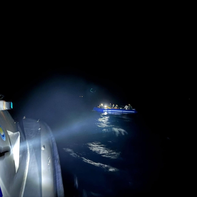 Çanakkale açıklarında 45 düzensiz göçmen yakalandı