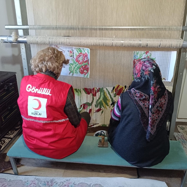 Türk Kızılay'dan Osmanlı saraylarını süsleyen 'Bardız kilimi' için proje