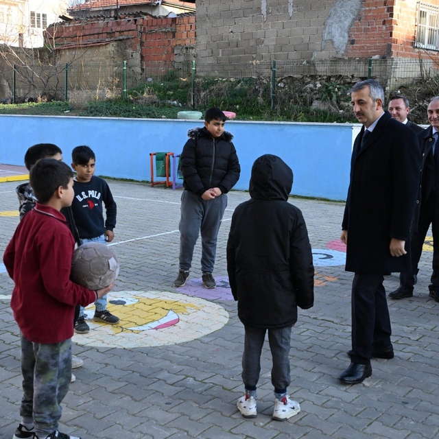 Edirne Valisi Sezer, Menzilahir ve Çavuşbey mahallelerinde vatandaşlarla bu...