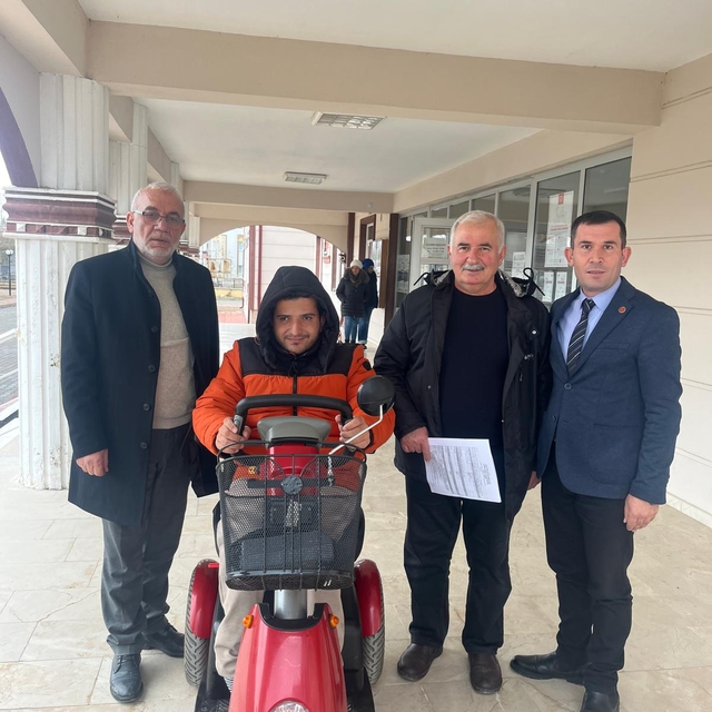 Ulaş'ta engellilere akülü araç hediye edildi