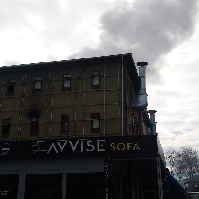 Mobilya imalathanesinde çıkan yangın, 1 saatte söndürüldü