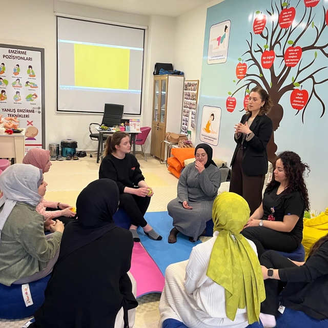 Bozüyük Devlet Hastanesi Gebe Okulu anne adaylarını eğitiyor