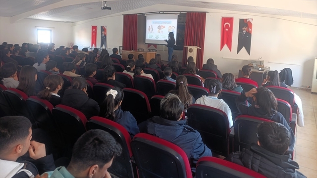 Keban'da öğrencilere "akran zorbalığı" semineri verildi