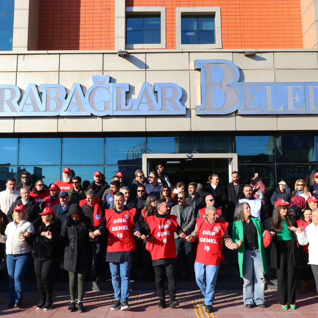 Karabağlar Belediyesine grev kararı asıldı