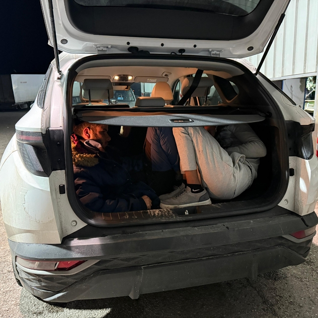 Osmaniye'de 12 düzensiz göçmen yakalandı