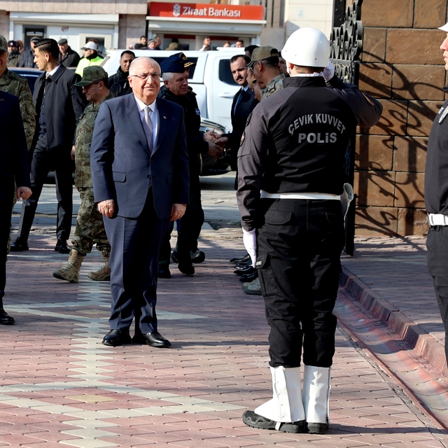 Milli Savuna Bakanı Güler, Iğdır Valiliği'ni ziyaret etti