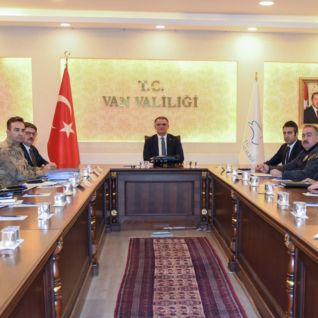 Van'da yılbaşı tedbirlerine ilişkin toplantı yapıldı