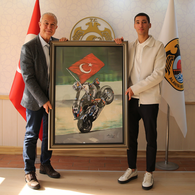 Alanya'da 2024 Dünya Superbike Şampiyonu Razgatlıoğlu'na "şehrin anahtarı"...