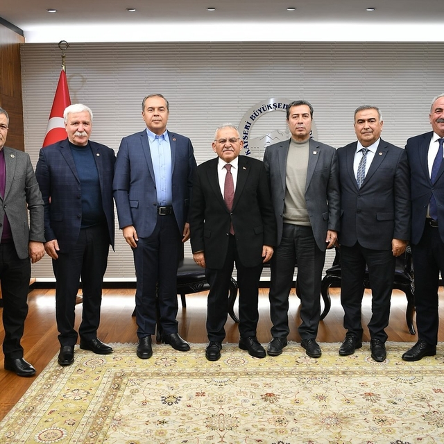 Başkan Büyükkılıç, CHP'li belediye başkanlarıyla yatırımları değerlendirdi