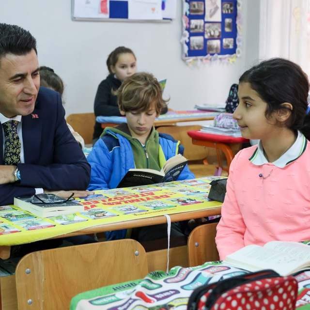 Bilecik Valisi Aygöl, ilkokul ve ortaokul öğrencileriyle bir araya geldi