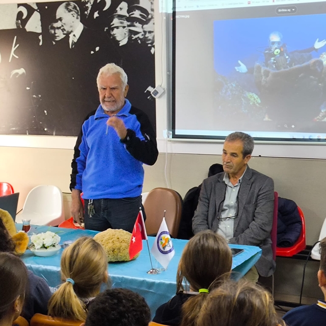 Bodrum'da öğrenciler süngerciliğin hikayesini "Aksona Mehmet"ten dinledi