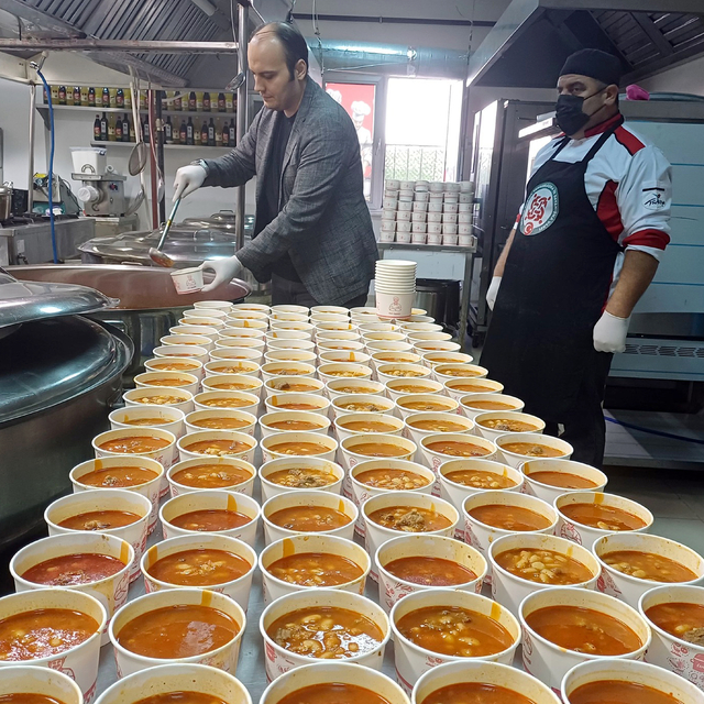 Araban Kaymakamlığı ihtiyaç sahibi ailelere sıcak yemek ulaştırıyor