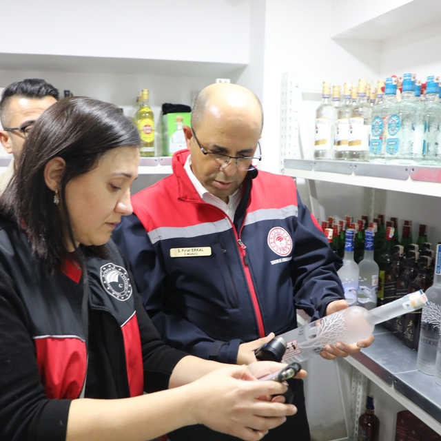 Antalya'da Tarım ve Orman İl Müdürlüğü ekipleri yılbaşı öncesi işletmeleri...