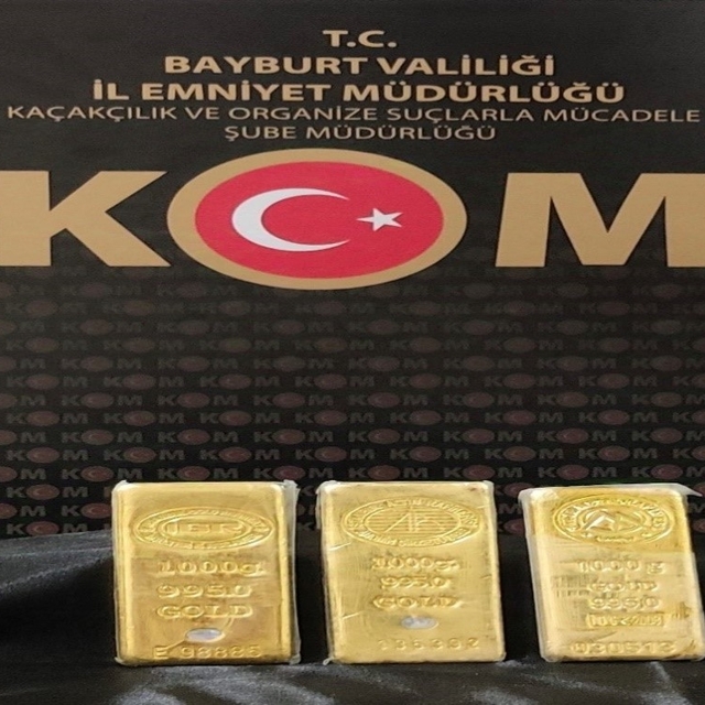 Bayburt'ta otomobilde 3 kilogram külçe altın ele geçirildi