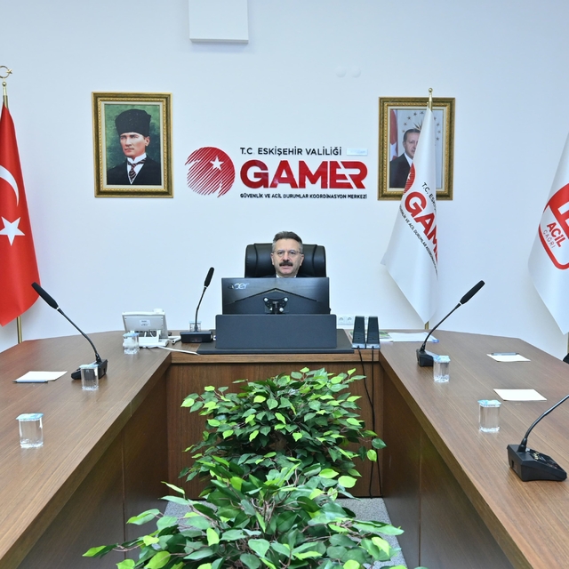 Eskişehir Valisi Aksoy, yılbaşı tedbirlerini denetledi