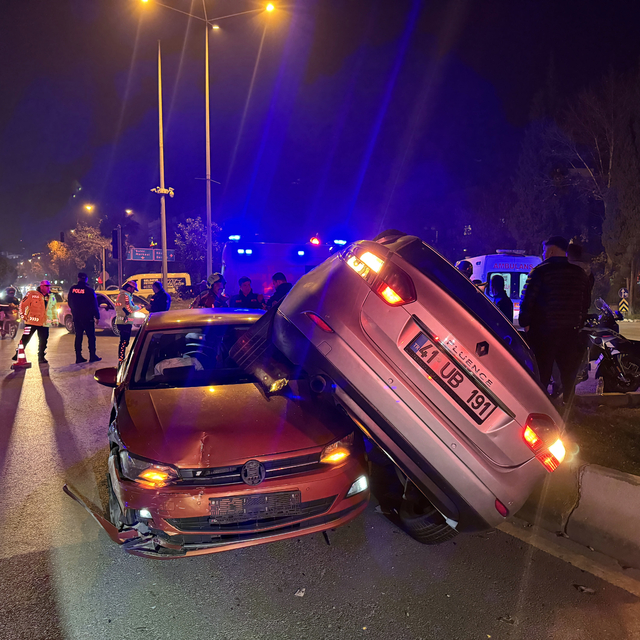 Aydın'da otomobillerin çarpışması sonucu 2 kişi yaralandı