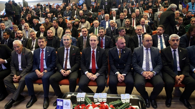 Yeniden Refah Partisi Genel Başkanı Erbakan, Şanlıurfa'da "Mekke'nin Fethi" programına katıldı