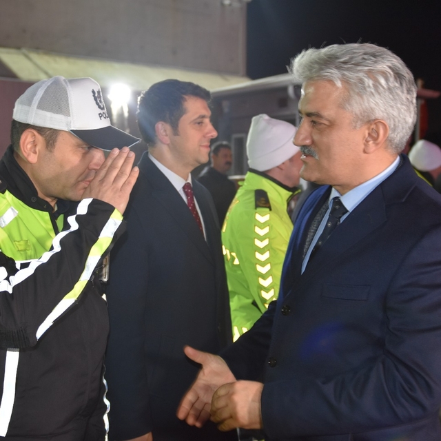 Kırıkkale Valisi Makas, yılbaşında görevli personeli ziyaret etti