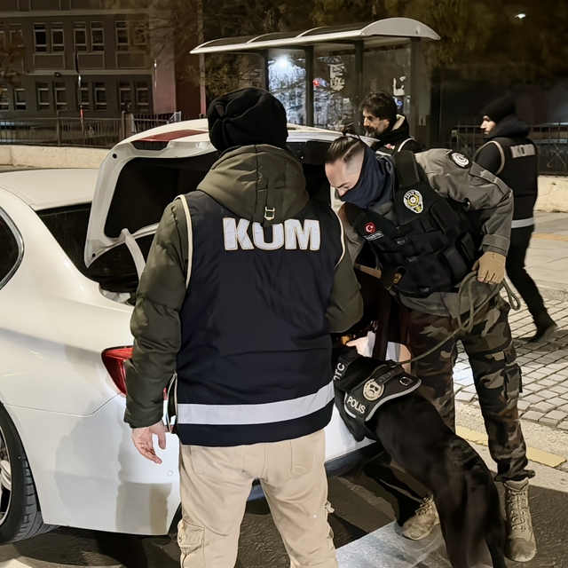 Kırşehir'de yol uygulamasında sentetik ecza ve kaçak alkol ele geçirildi