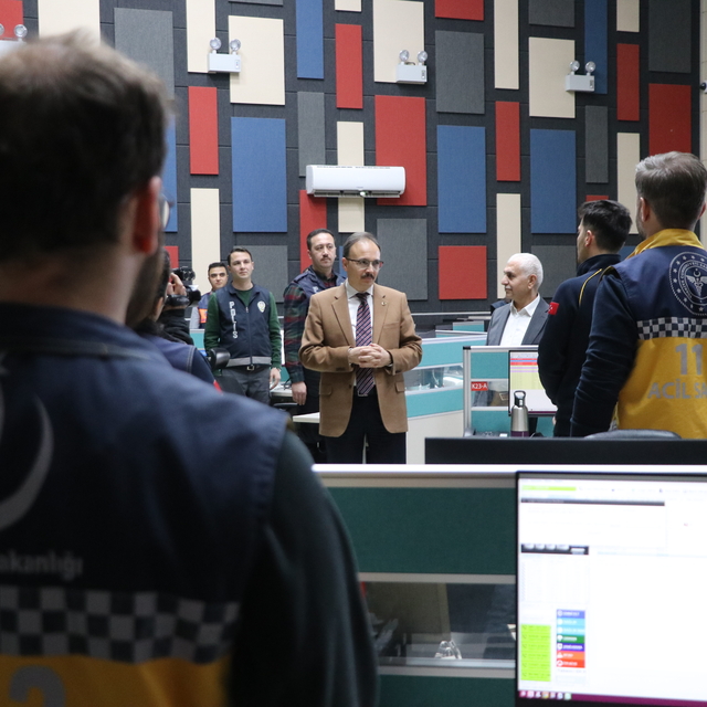 Siirt Valisi Kızılkaya, yılbaşında görev yapan personeli ziyaret etti