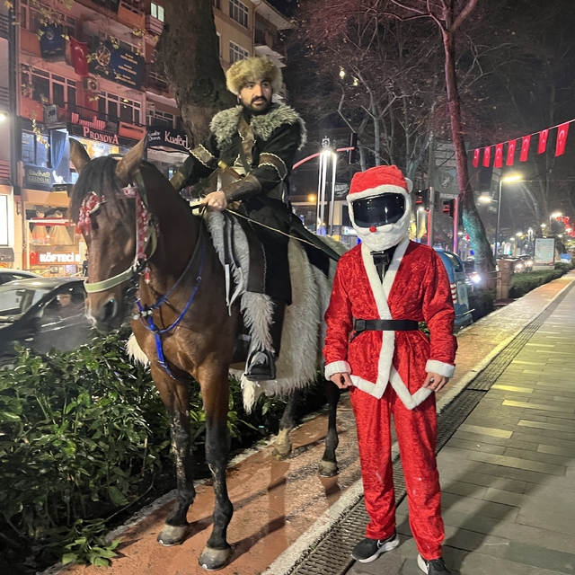 Yeni yıla at üstünde girdi