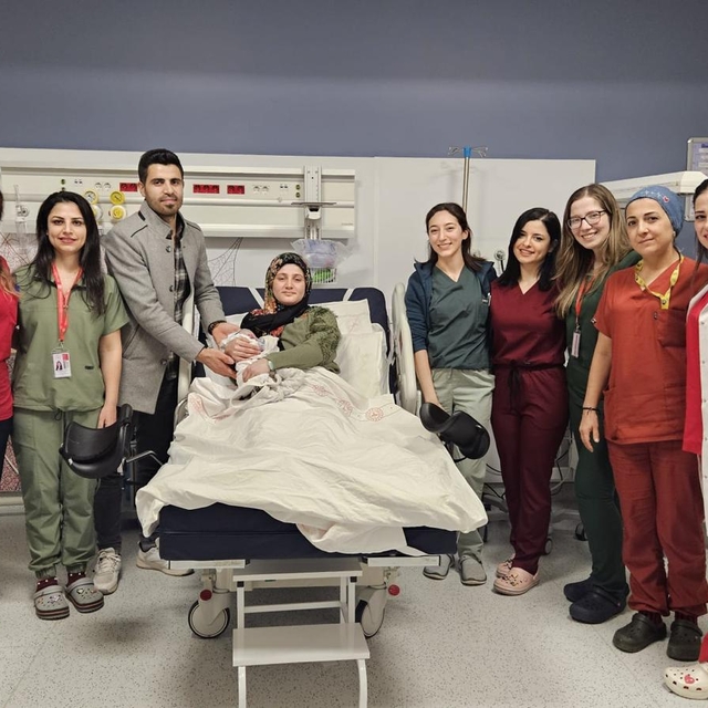 Kocaeli'de yeni yılın ilk bebeği dünyaya geldi