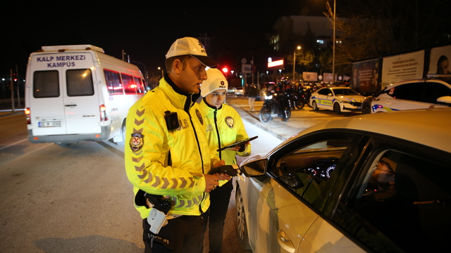 Denizli'de polis asayiş ve trafik uygulaması yaptı