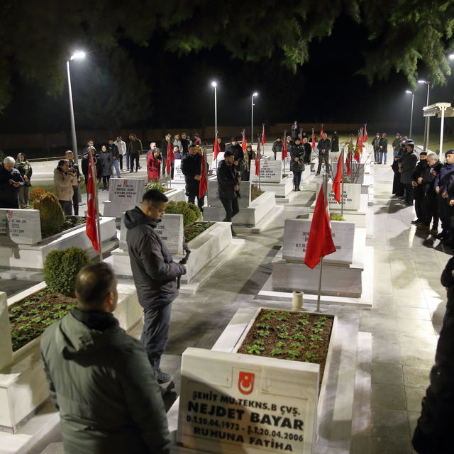Çorum'da şehit aileleri yeni yıla Şehitlik'te girdi