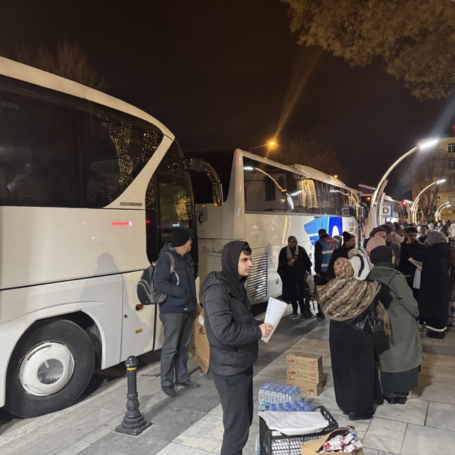 Afyonkarahisar'da bir grup STK üyesi, "Galata Köprüsü"ndeki eyleme katılmak...